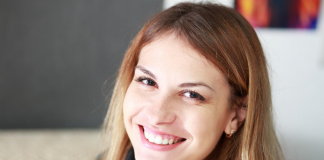 7 Best Tips & Tricks For How To Get Glowy Skin Without Makeup how to get glowy skin without makeup